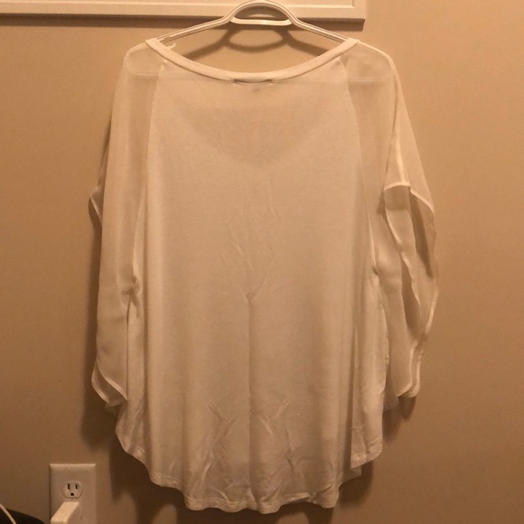 White blouse - Picture 2 of 3